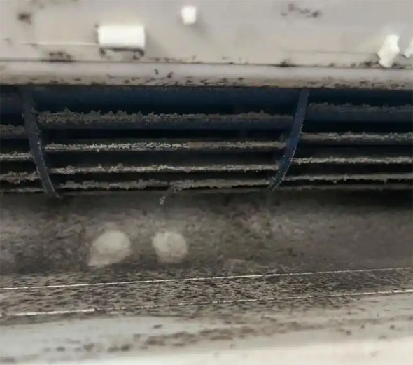 迪庆空调吹的风有股烧焦味是怎么回事